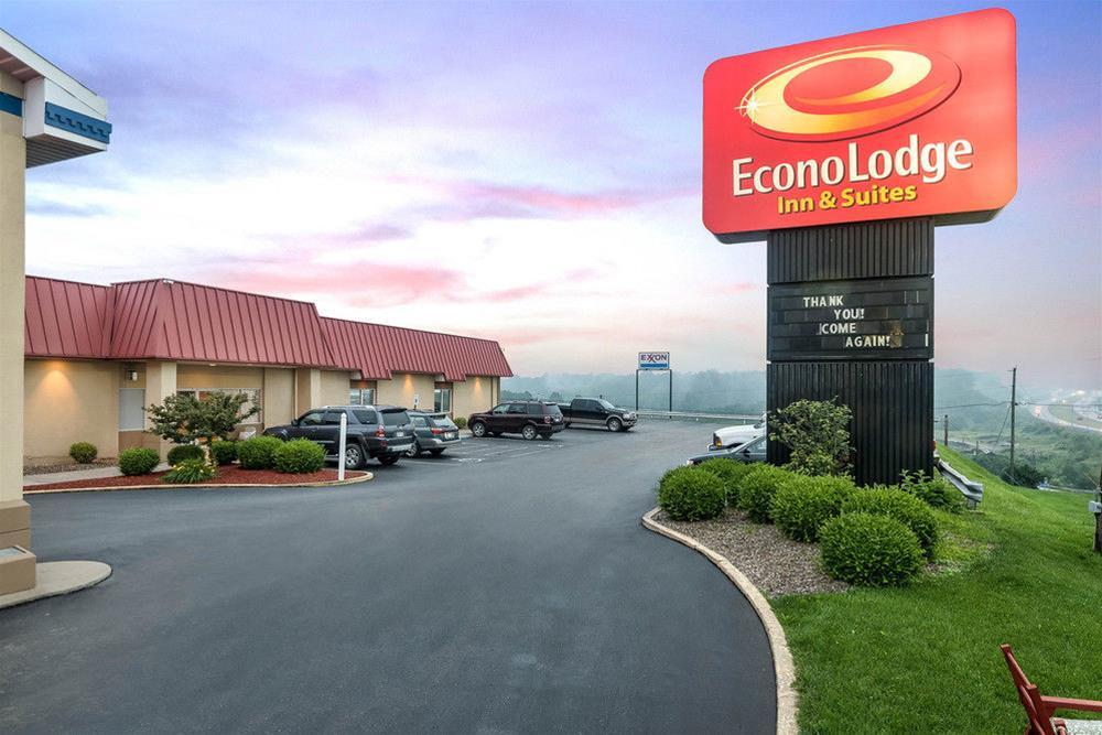 Econo Lodge Inn & Suites Triadelphia - Wheeling Екстер'єр фото