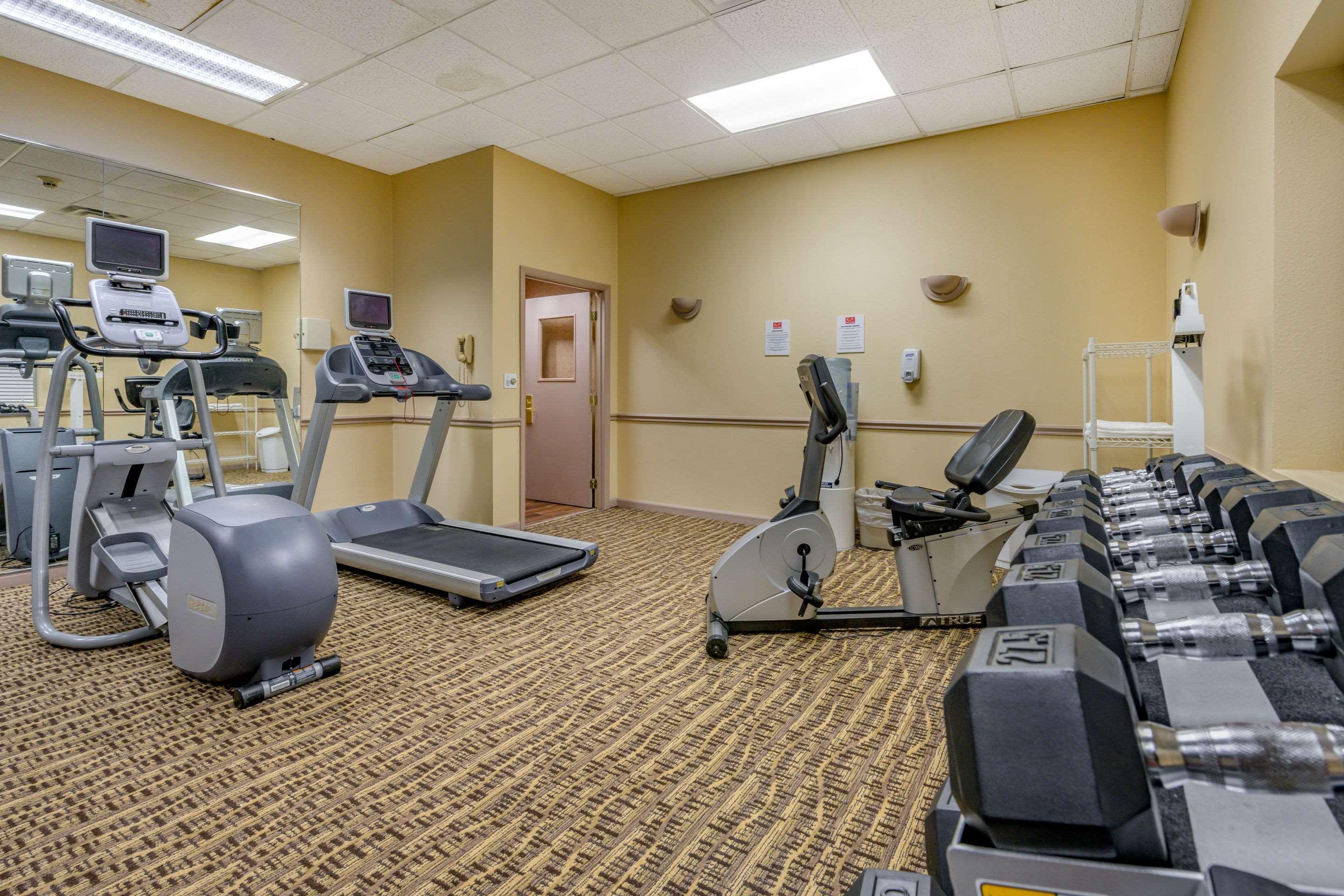 Econo Lodge Inn & Suites Triadelphia - Wheeling Екстер'єр фото