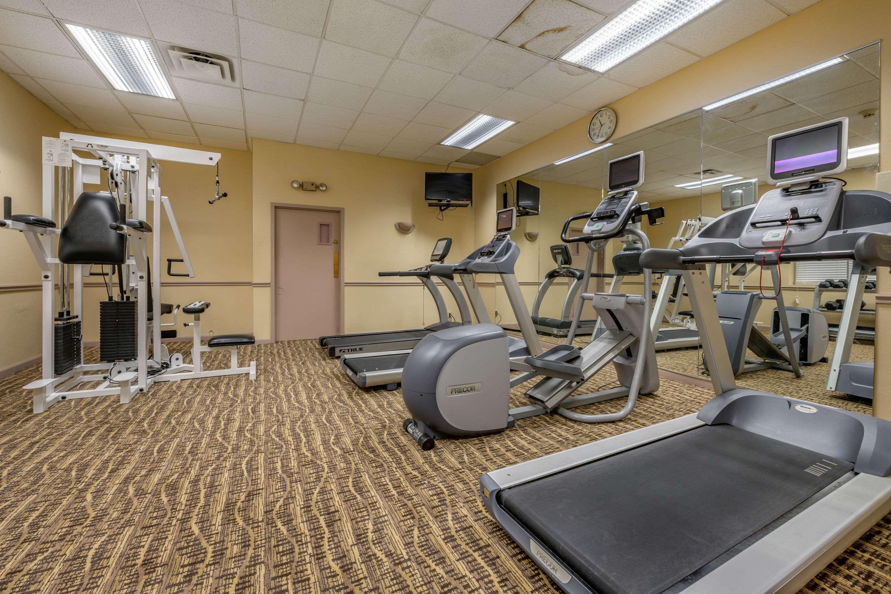 Econo Lodge Inn & Suites Triadelphia - Wheeling Екстер'єр фото