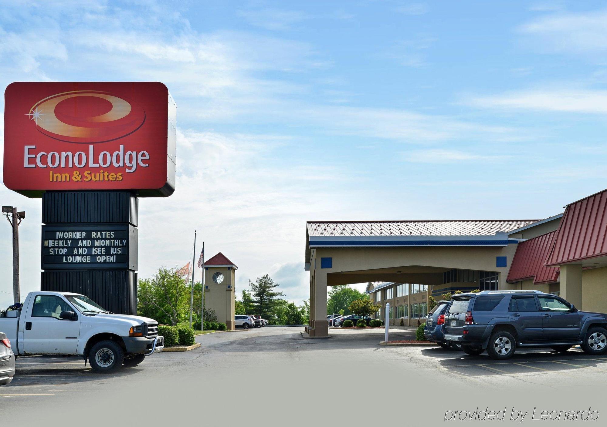 Econo Lodge Inn & Suites Triadelphia - Wheeling Екстер'єр фото