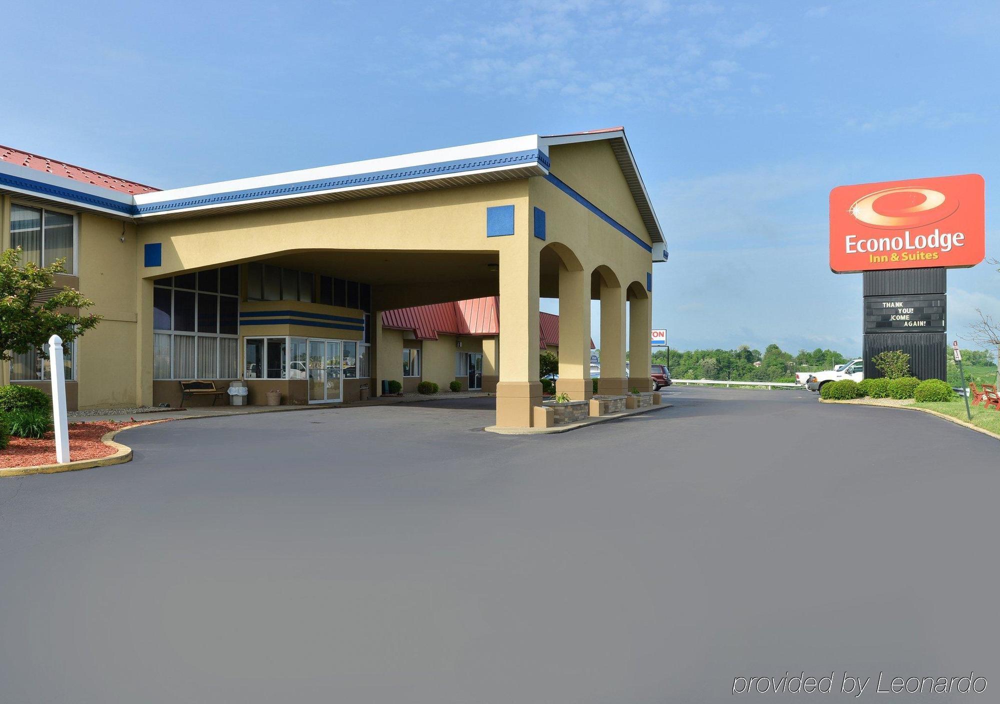 Econo Lodge Inn & Suites Triadelphia - Wheeling Екстер'єр фото