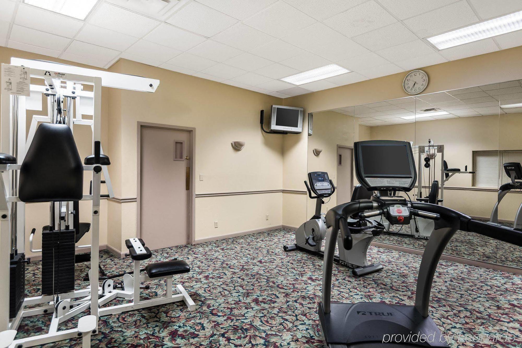 Econo Lodge Inn & Suites Triadelphia - Wheeling Екстер'єр фото