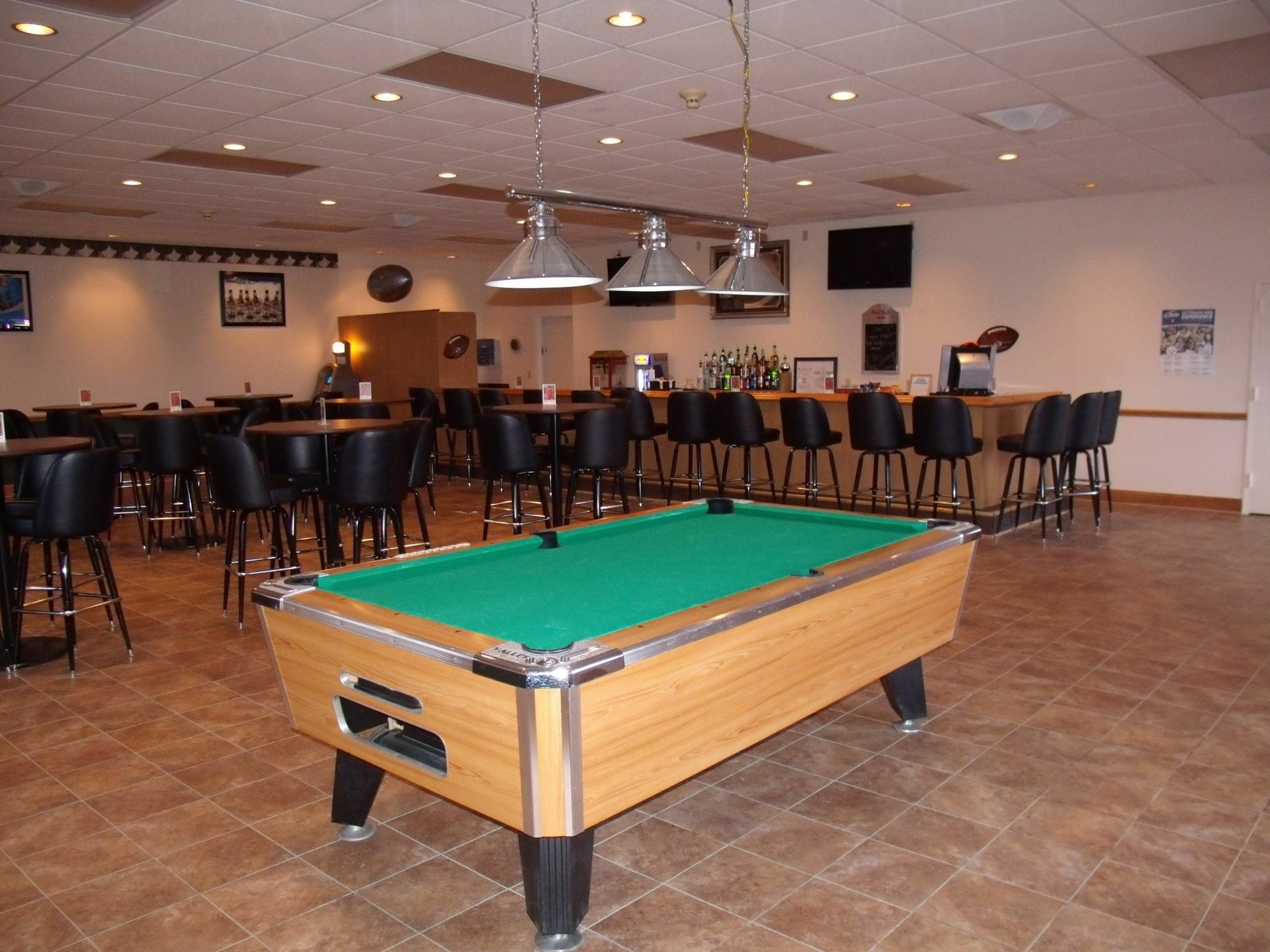 Econo Lodge Inn & Suites Triadelphia - Wheeling Екстер'єр фото